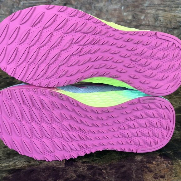 🆕 New Balance Toddler Girls Fresh Foam V2 sneaker - Picture 6 of 12